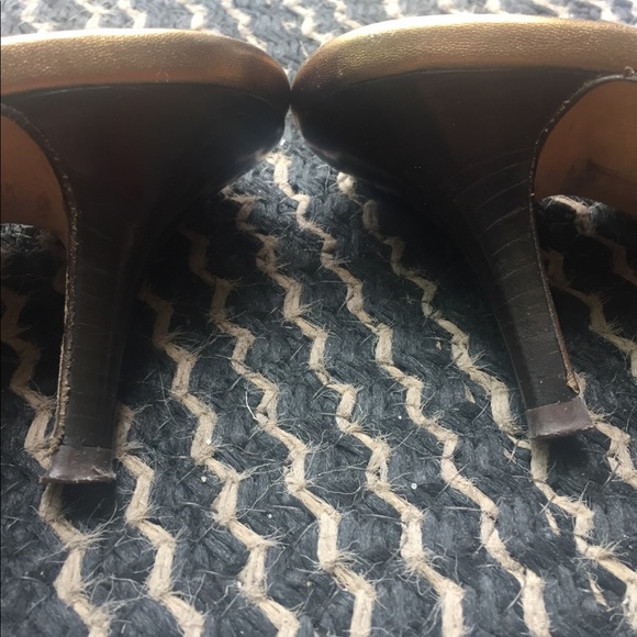 Beautiful Michael Kors vintage Italian leather gold sandal SZ 7 - Picture 5 of 5
